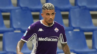 Fiorentina, minacce e insulti alle famiglie dei giocatori: le compagne denunciano gli autori dei messaggi d’odio