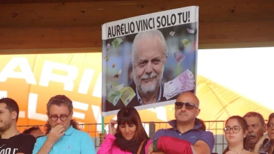 FOTO - L’ironia che tanto piace al patron: striscione goliardico a Dimaro