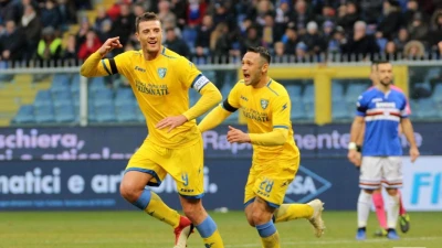 Guerriglia urbana a Frosinone, arrivano le spiegazioni: "Alcuni tifosi napoletani avrebbero aggredito un tifoso gialloblu prima della gara"