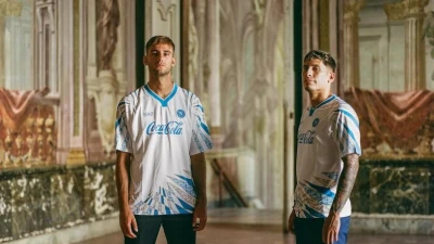 Napoli, svelata la nuova collezione pre-match 2025/26: esordio contro il Cagliari