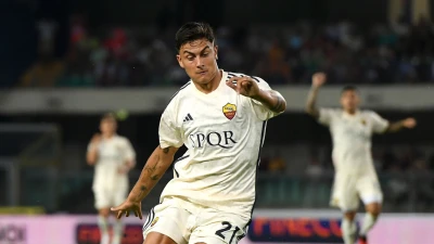 Roma, Dybala ko: lesione al bicipite e stop di un mese. Rientro previsto contro il Cagliari, Dovbyk pronto a prendersi la scena