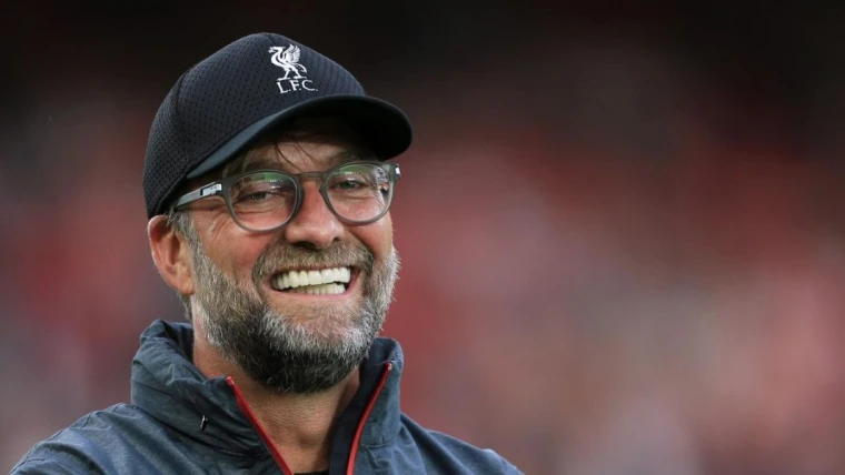 Premier League, aperta indagine per l'arbitro Coote: presunti insulti a Klopp