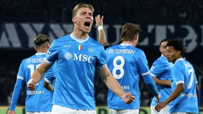 Lacreme napulitane per Spalletti: Hojlund lancia Conte, azzurri primi da soli (in attesa del Milan)