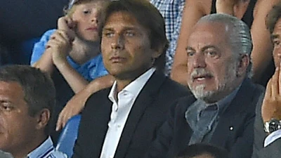 Napoli, ora che succede? Atteso il vertice Conte–De Laurentiis: duro confronto nello spogliatoio e sostegno totale del presidente