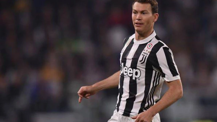 Juventus, l'ex bianconero Lichtsteiner dice basta: "Lascio il calcio. Orgoglioso del cammino fatto"