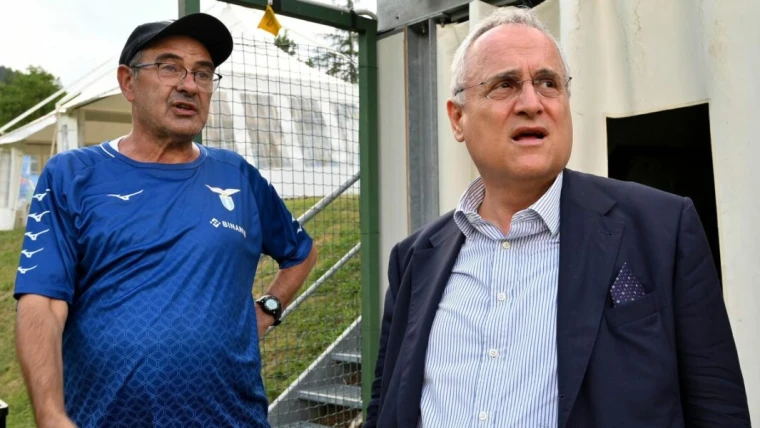 Lazio, club e Sarri avanti insieme: nessuna dimissione, confermata la fiducia nonostante i vincoli finanziari