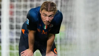 Napoli, il club a rischio blocco del mercato: il caso Hojlund pesa sui conti e l’80% è già al limite