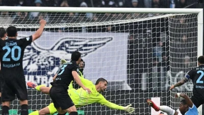 Lazio-Napoli, la moviola dell’Olimpico: gol di Rrahmani sotto esame, rossi e proteste. Sarri ancora polemico