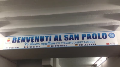 FOTO CURIOSA - Il cartello allo stadio: "Benvenuti al San Paolo, ve stevem aspettann"