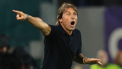Napoli, notte da battaglia a San Siro: Conte sfida l’Inter e i pronostici