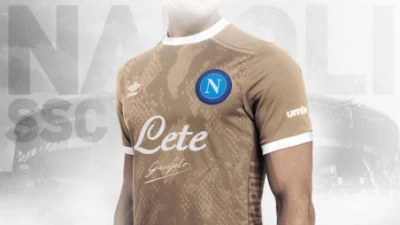 FOTO – Napoli, possibile cambio sponsor per la prossima stagione. Ecco le immagini