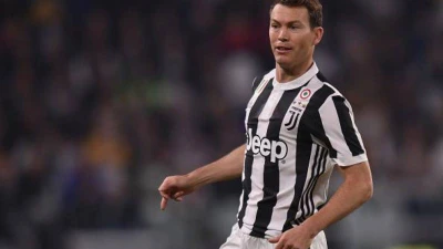 Juventus, l'ex bianconero Lichtsteiner dice basta: "Lascio il calcio. Orgoglioso del cammino fatto"
