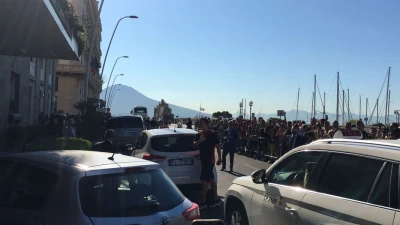 VIDEO – L’ARRIVO DI CHIRICHES ED I FRATELLI INSIGNE ALL’HOTEL VESUVIO