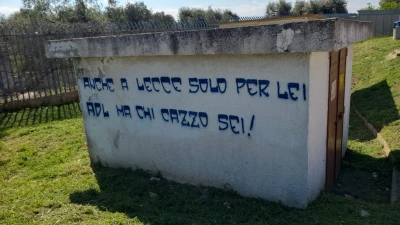 Napoli ultras, continua la faida contro De Laurentiis: a Lecce compare un nuovo slogan