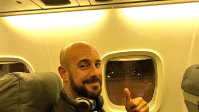 FOTO - SSC Napoli: "Pepe Reina in aereo dopo la vittoria contro il Bologna"