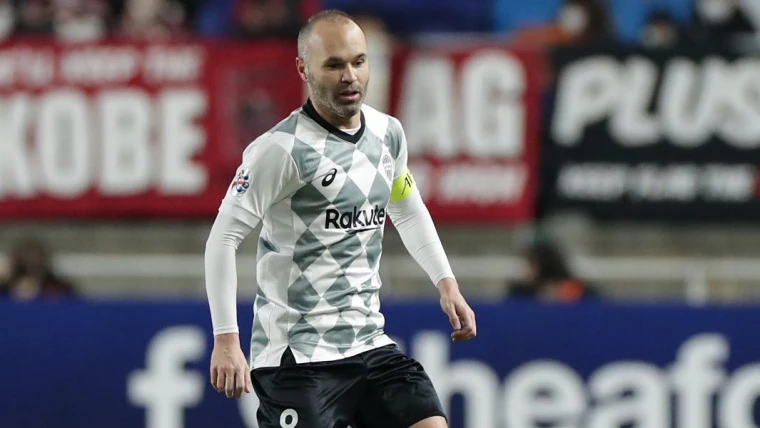Iniesta, l'ex stella catalana incensa Messi: "Il numero uno, nessun paragone con CR7"