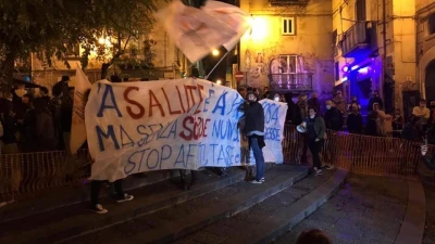 VIDEO - Inviato Sky aggredito: "Napoli non è violenza, fermiamoci. E' un dono ma anche molto complessa"