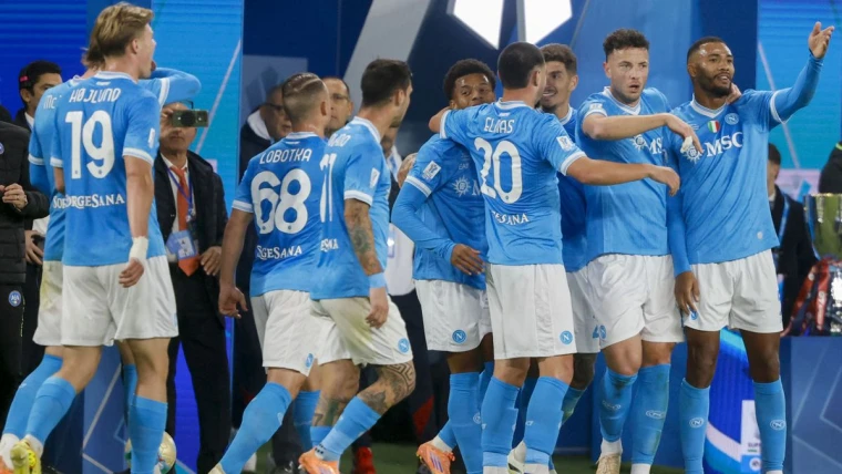 Napoli, festeggiamenti a Capodichino tra sorpresa e sicurezza: tifosi spiazzati dall’uscita secondaria della squadra