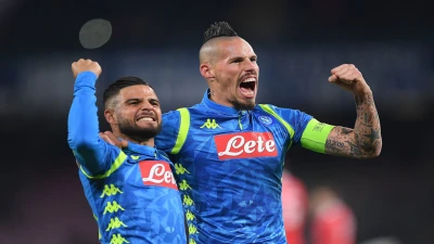 Insigne e Hamsik esultano