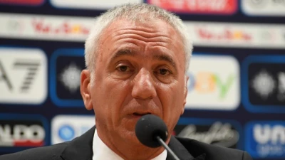 Napoli, Perez o Theate per la difesa. Ma c'è un outsider...