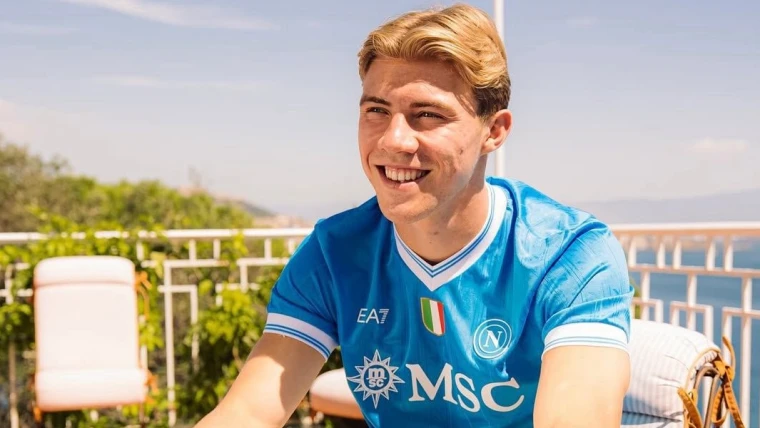Napoli, Hojlund come Mertens: dalle emergenze nascono i talenti. L’analisi di Mimmo Carratelli
