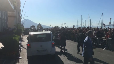 VIDEO – HAMSIK ALL'HOTEL VESUVIO, LA FOLLA ESPLODE: "C'E' SOLO UN CAPITANO!"