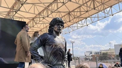 Napoli, il club omaggia Maradona: la UEFA blocca l’iniziativa, i dettagli dell’omaggio cancellato