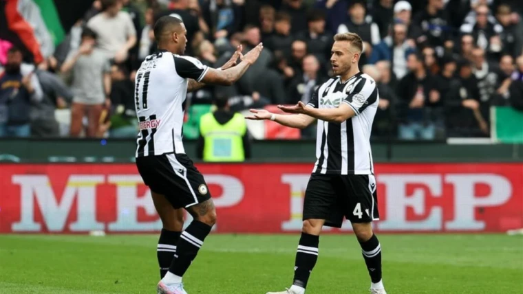 Capolavoro di Zemura: l'Udinese batte il Lecce con una punizione perfetta