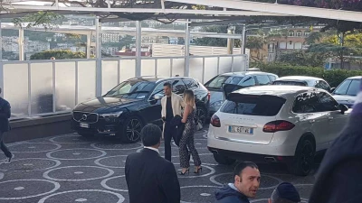 VIDEO - Napoli, tutto pronto per la cena di fine stagione: l'arrivo degli azzurri