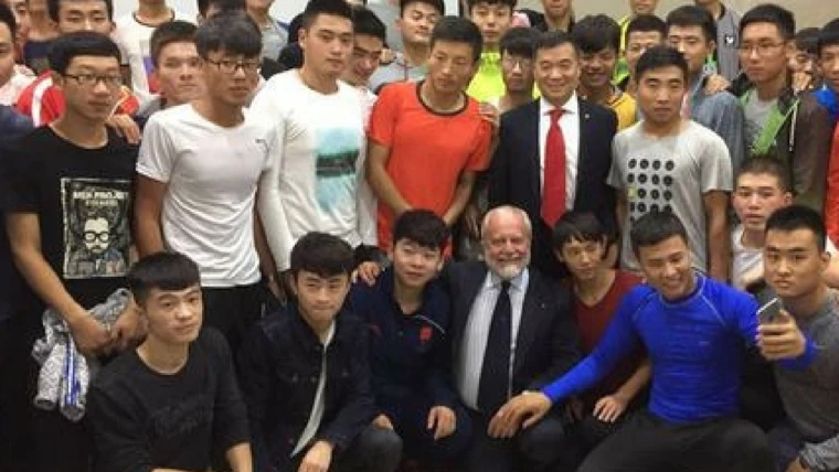 Foto - De Laurentiis in Oriente: pronto ad esportare il marchio Napoli
