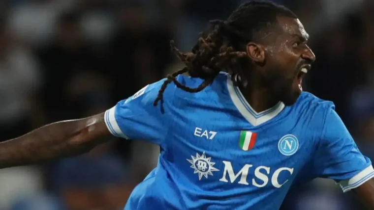 Napoli, sospiro di sollievo per Anguissa: solo affaticamento muscolare, stop di dieci giorni. Ma il rinnovo con De Laurentiis è in stallo