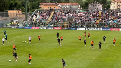 Castel di Sangro, 14.000 presenze al giorno: il ritiro del Napoli è un modello di successo. Le istituzioni: “Risultati storici, le polemiche fanno solo male”