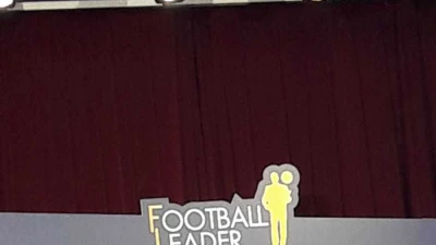 VIDEO - Raiola scherza durante la premiazione: "Vorrei portare Balotelli a Napoli..."