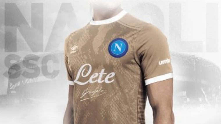 FOTO – Napoli, possibile cambio sponsor per la prossima stagione. Ecco le immagini