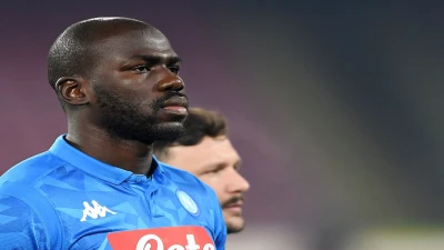 Kalidou Koulibaly concentrato