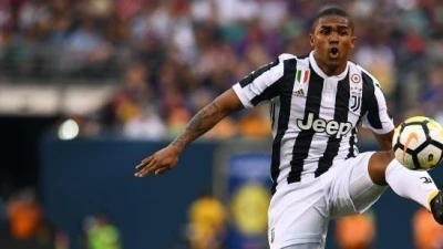 Juve, Douglas Costa: 'Mi piace il gioco del Napoli, ma poi conta chi vince'