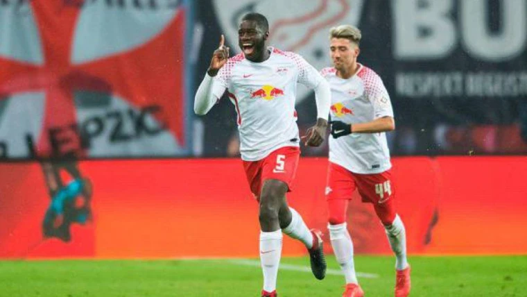 Lipsia, il Bayern annuncia Upamecano. La furia di Nagelsmann: "Il ragazzo ha una clausola, dovete chiedere a loro"