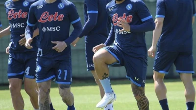 Napoli, il report dell’allenamento: un big si opera