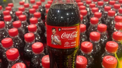 Napoli-Coca Cola: accordo trovato per la realizzazione di bottiglie con l’immagine di Kvaratskhelia
