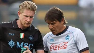 Napoli, De Bruyne verso il rientro: la famiglia è tornata e cresce l’ottimismo sul recupero