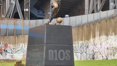 Repubblica- Statua Maradona: bisognerà attendere la fine delle indagini, ma Napoli avrà il suo omaggio a Diego