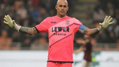 Crotone, Cordaz rinnova fino al 2022: "La mia storia meravigliosa continua"