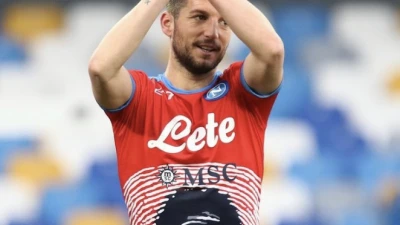 Napoli, una clausola tiene in stand-by il rinnovo di Mertens