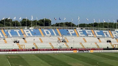 Foto - Partita sospesa a Pescara dopo una forte scossa di terremoto