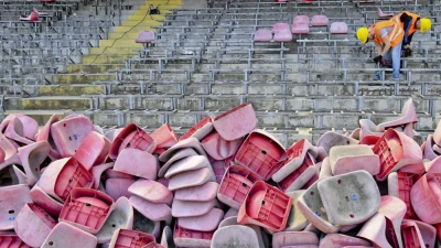 FOTO - Continua il restyling del San Paolo: smontaggio dei sediolini