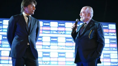 Napoli, De Laurentiis rimanda l'arrivo a Dimaro: spazio a Conte e al suo staff