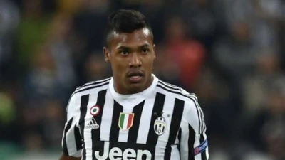Alex Sandro vicino all’addio: ha chiesto alla Juventus di esser ceduto