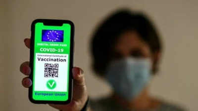 Coronavirus, i "furbetti" del Green Pass non sono poi così scaltri: acquistano certificati fasulli e poi vengono ricattati