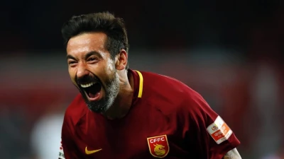 VIDEO - Lavezzi realizza in rovesciata: battuto il Dalian di Hamsik