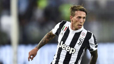 Juve, Bernardeschi: "Il Napoli sta meritando la vetta, sarà una bella lotta fino alla fine..."
